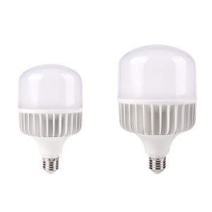 LED průmyslové lampy ve tvaru T pro sklad